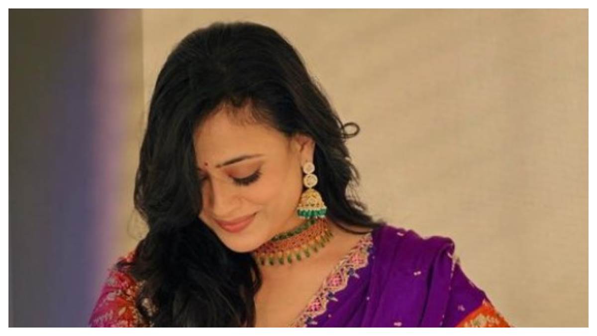 https://www.jagranimages.com/images/newimg/10102023/10_10_2023-shweta_tiwari_picture_in_saree_23552598.jpg
