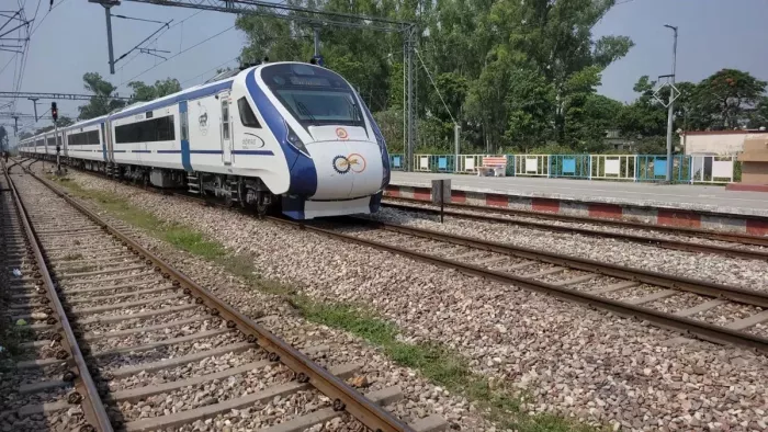 अब टाटा-वाराणसी के बीच चलेगी वंदे भारत एक्सप्रेस।