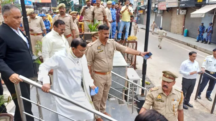 जनपथ स्थित न्यायिक जांच आयोग के समक्ष पेश होने के लिए पहुंच सूरज पाल