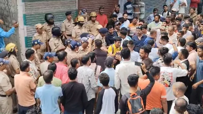 Uttarakhand Crime: थराली में पुलिस ,एलआइयू अलर्ट मोड पर हैं और भारी पुलिस बल तैनात।