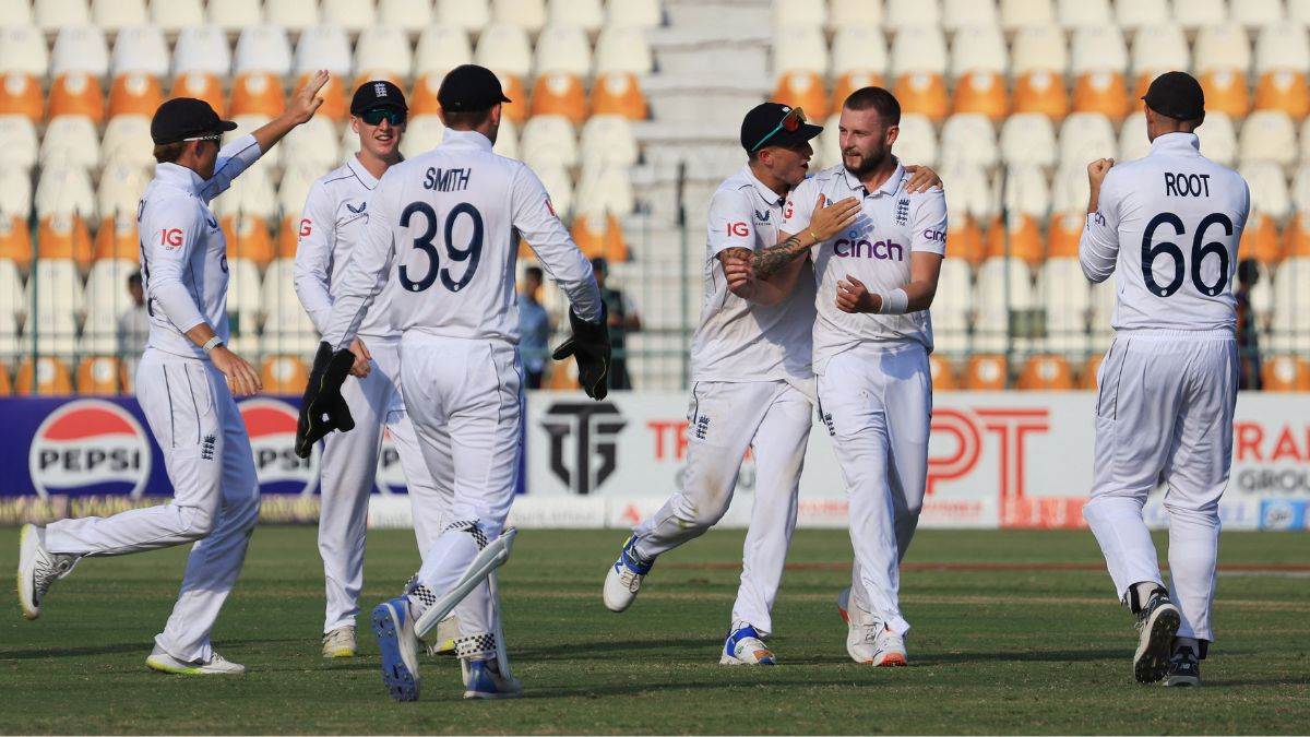 https://www.jagranimages.com/images/newimg/10102024/10_10_2024-england_test_23813685.jpg