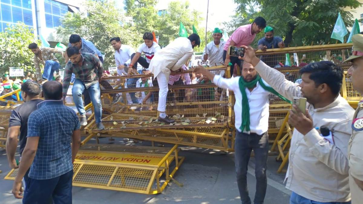 ncr bharatiya kisan union farmers have protest near noida authority and break entry gate