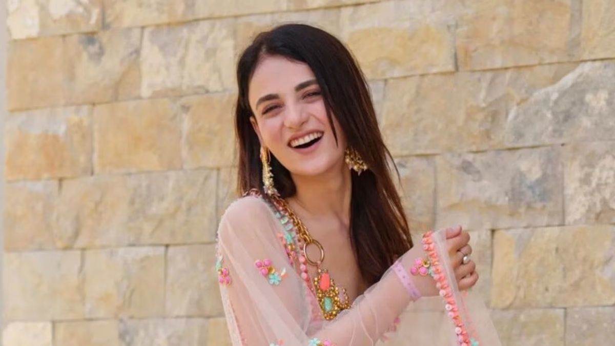 https://www.jagranimages.com/images/newimg/10102024/10_10_2024-radhika_1_23813615.jpg