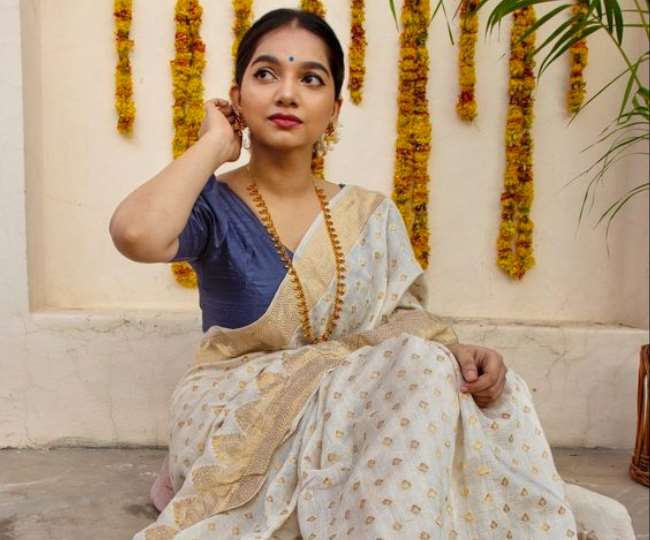 https://www.jagranimages.com/images/newimg/10112020/10_11_2020-woman_in_white_saree_21044869.jpg