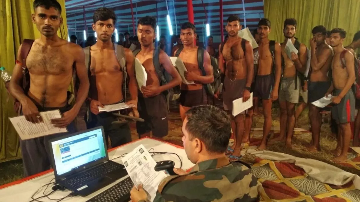 Agniveer Recruitment 2022: उम्र थी 30 साल, पहुंचा 21 साल का प्रमाणपत्र लेकर  - Agniveer Recruitment 2022: Age was 30 years, reached 21 years with  certificate