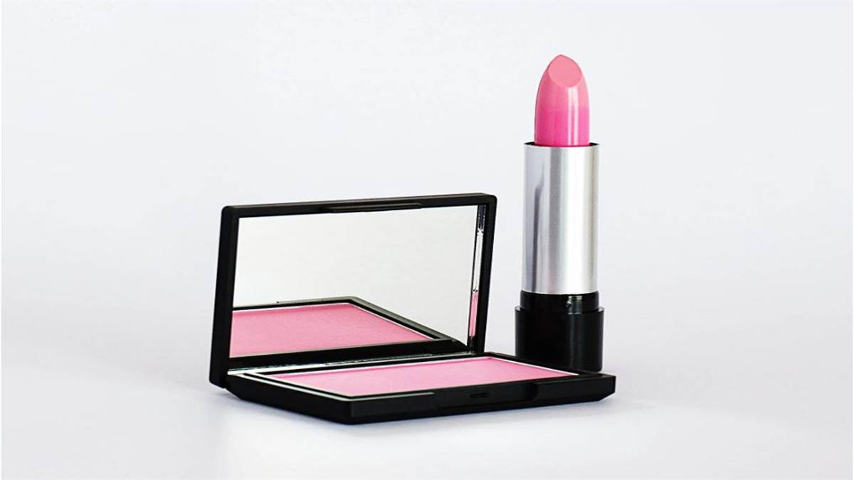 Best Lipstick In India: पानी पड़ने पर भी नहीं छूटेंगी ये लिपस्टिक, लिप्स बने रहेंगे स्मूद और सॉफ्ट