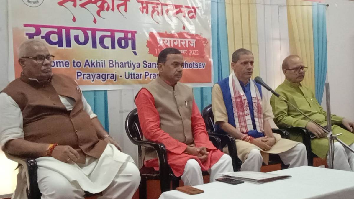 https://www.jagranimages.com/images/newimg/10112022/10_11_2022-dr._ramendra_singh_23195396_195552430.jpg