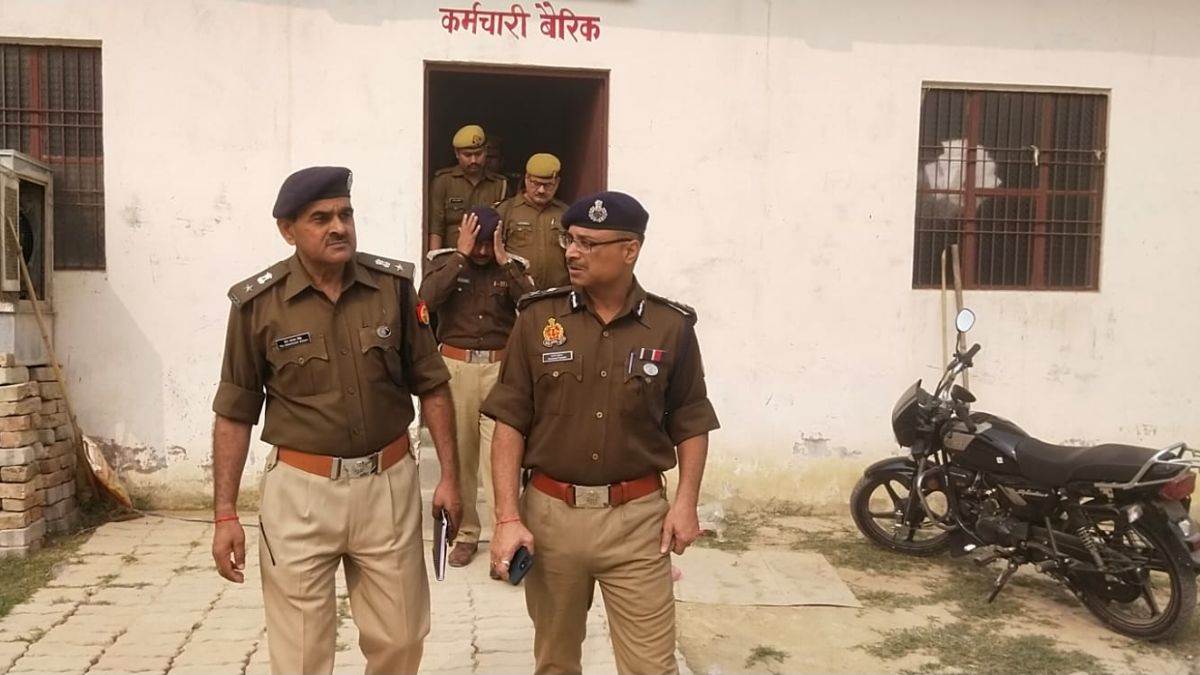 कानपुर में पुलिस चौकी में चोरी: कमरे में सोते रहे दारोगा और बक्सा समेत ...