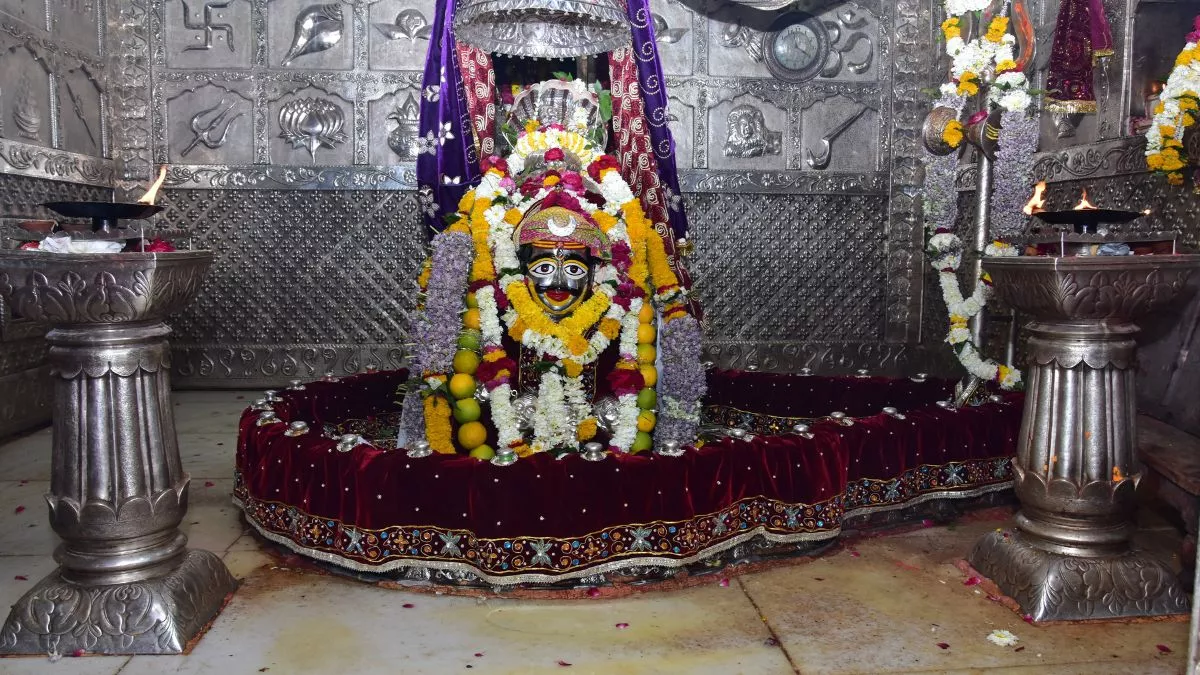 Ujjain News महाकाल मंदिर के गर्भगृह में ...