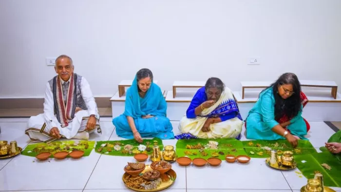 Draupadi Murmu Odisha Visit : राष्ट्रपति द्रौपदी मुर्मु पुरी जगन्नाथ मंदिर में महाप्रभु का दर्शन कर लौट गई हैं।
