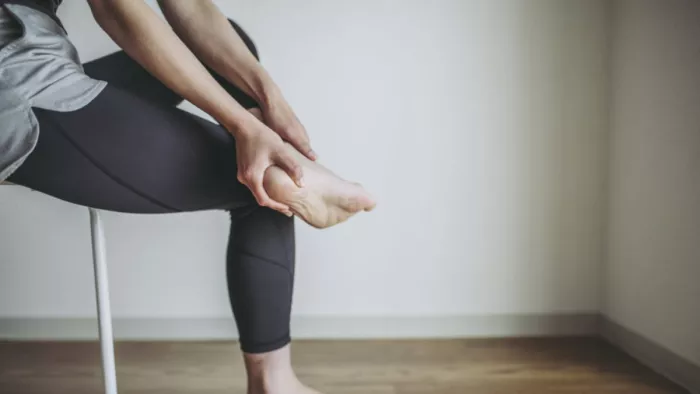 ठंड में हाथ पैरों में सूजन के घरेलू नुस्खे।