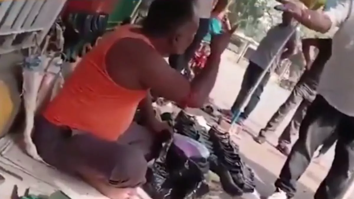 Video: हम मोकामा से चुनाव जीते हैं...तुमको गोली मार देंगे; पटना में बीच  सड़क गुंडई का वीडियो वायरल - Bihar Crime We have won the election from  Mokama I will will shoot