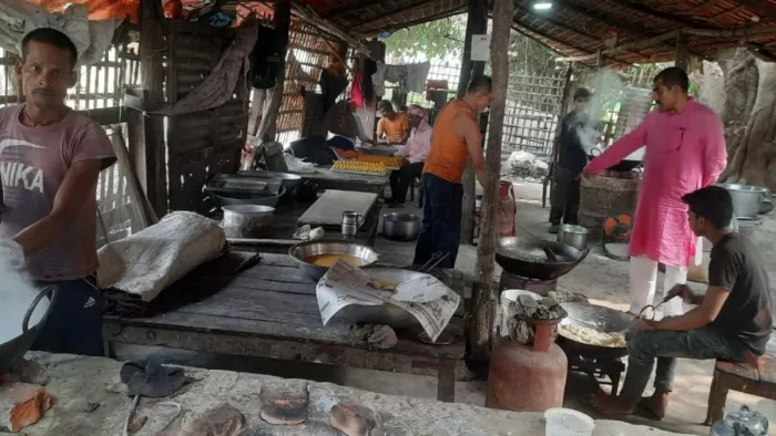 Dhanteras 2023: सज गए बाजार, दुकानों में उमड़ी भीड़; 400 से लेकर 1100 रुपये तक के सिक्के बाजार में उपलब्ध