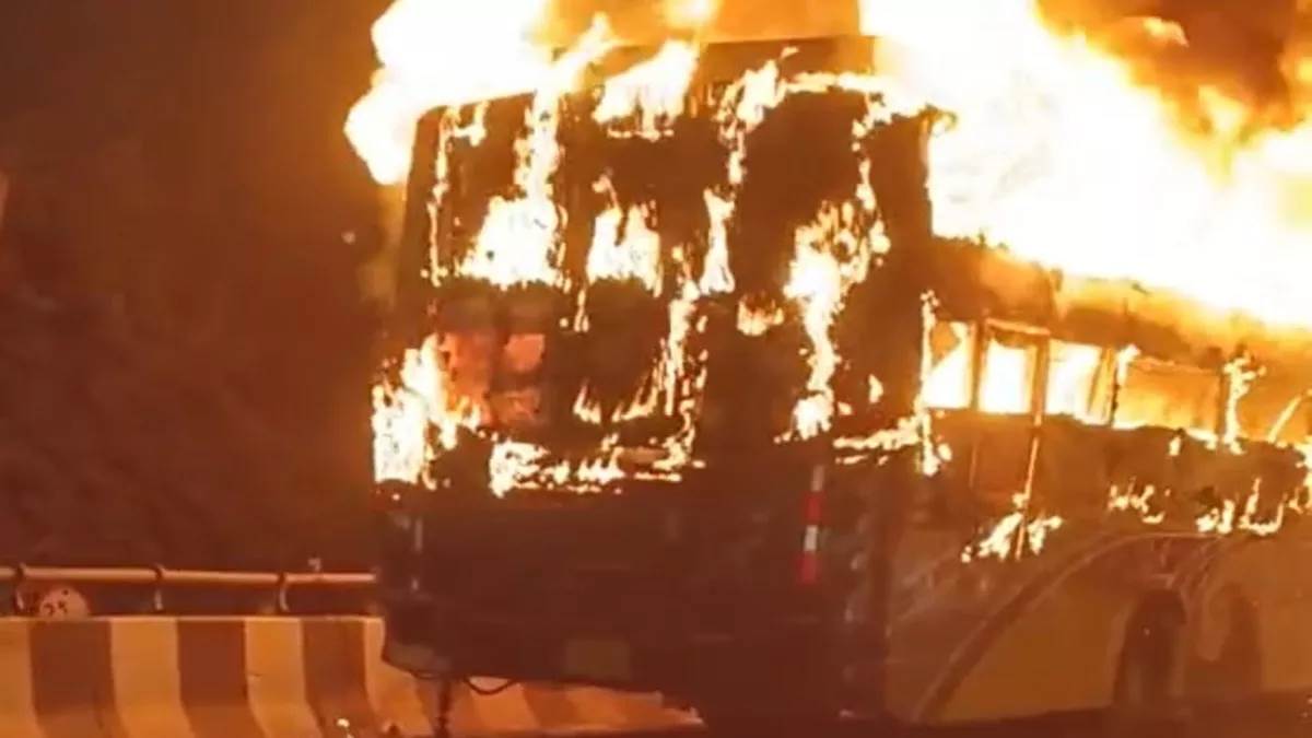 ncr body of missing girl recovered after bus fire in gurugram 4 dead so far