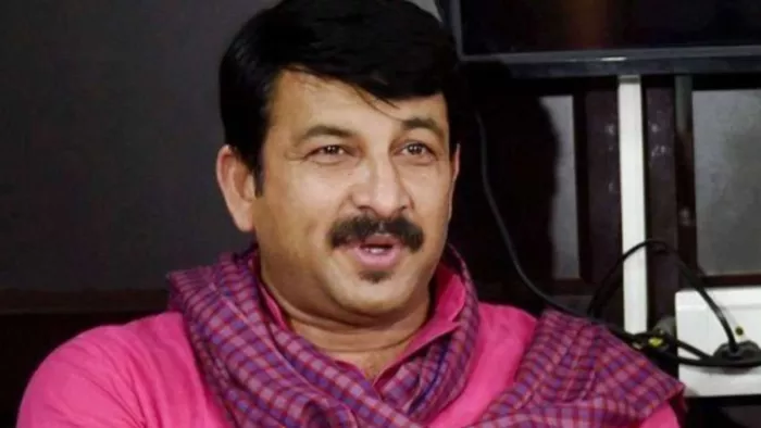 यमुना किनारे छठ पूजा की अनुमति न मिलने पर मनोज तिवारी ने 'आप' को घेरा।