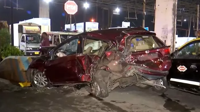 Mumbai Bandra Worli Sea Link Accident मुंबई में बड़ा हादसा।