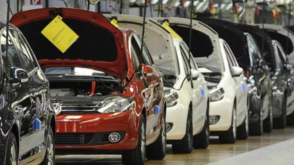 record breaking sales of passenger vehicles due to festivals more than 3 lakh vehicles sold in october