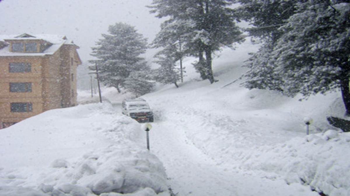 https://www.jagranimages.com/images/newimg/10112023/10_11_2023-snowfall_23577301.jpg