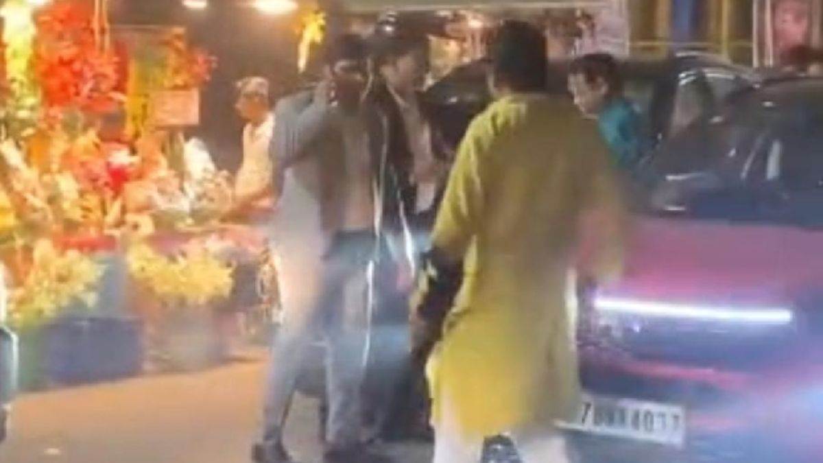 shopping by parking car in middle of road in kanpur threatened with a rifle when protested police is investigating