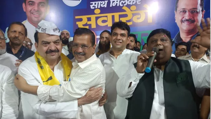 चौधरी मतीन अहमद ने आम आदमी पार्टी की सदस्यता ली। फोटो- जागरण