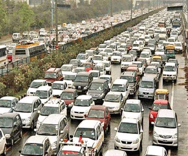 बॉर्डर सील होने से लाखों लोगों को रोजाना आवाजाही में बृहस्पतिवार को भी दिक्कत पेश आ रही है।