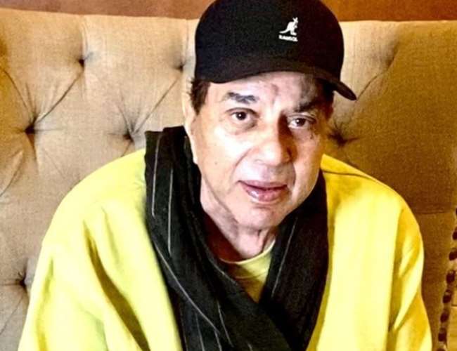 Dharmendra gets emotional on helicopter crash. Photo- Instagram