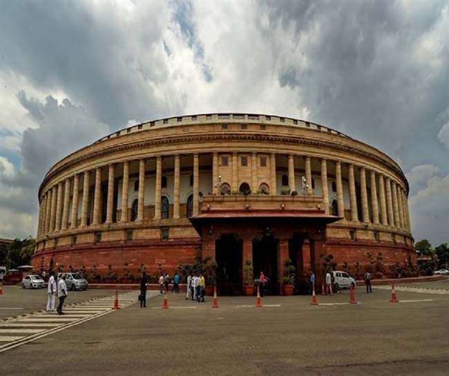 सत्र के शुरू होने से लेकर हर दिन विपक्ष संसद परिसर में विरोध प्रदर्शन कर रहा है