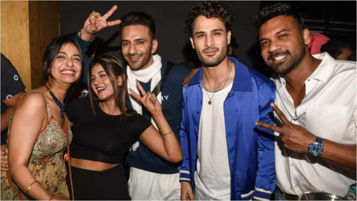 Divya Agarwal, Anjali Arora at Ali Merchant Birthday Bash