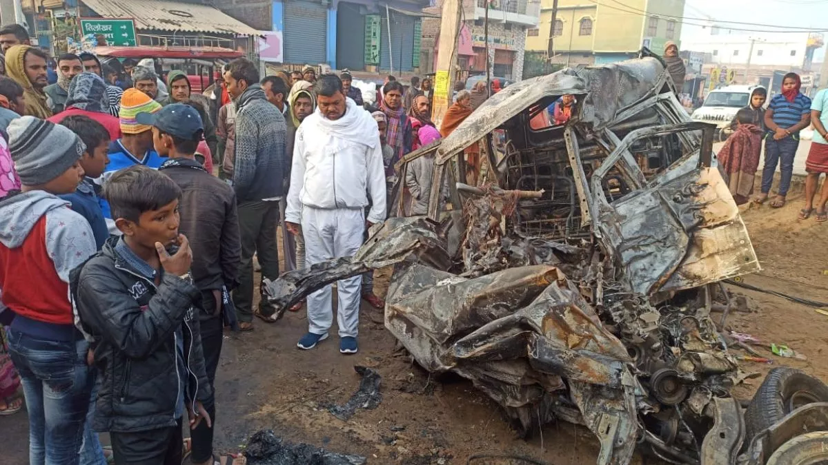 Lakhisarai News: ट्रक से भीषण टक्‍कर के बाद जलकर राख हुई स्कोर्पियो, JDU कार्यकर्ता सहित दो की दर्दनाक मौत