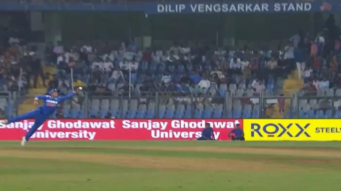 इंग्लैंड की पारी के एक वीडियो ने सोशल मीडिया पर आग लगाई है। फोटो- बीसीसीआई डब्ल्यू स्क्रीनशॉट
