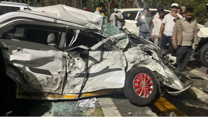 करनाल में हाईवे पर पुलिया से टकराई कार, तीन की मौत। प्रतीकात्मक फोटो