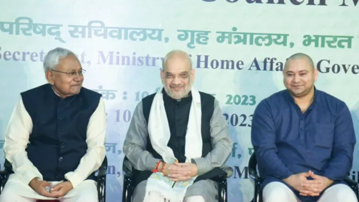 पूर्वी क्षेत्रीय परिषद की बैठक के दौरान अमित शाह, सीएम नीतीश व तेजस्वी यादव।