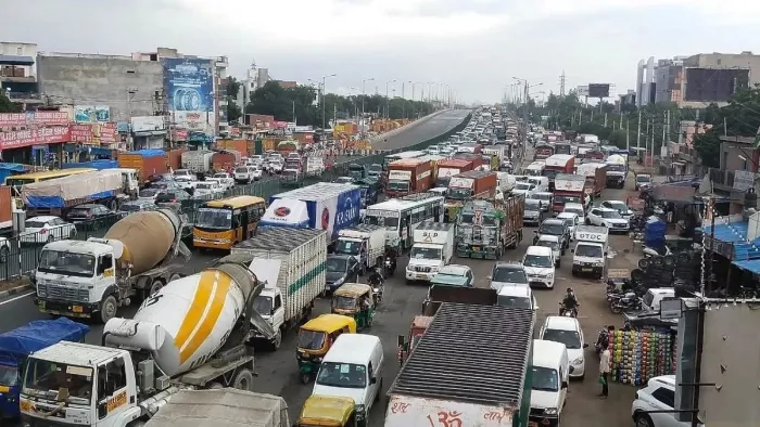 साइबर सिटी के औद्योगिक विकास पर ट्रैफिक जाम की मार। फाइल फोटो