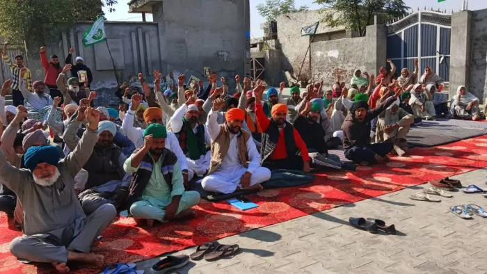 Punjab Kisan Andolan News: भूख हड़ताल पर बैठ किसान (जागरण फोटो)