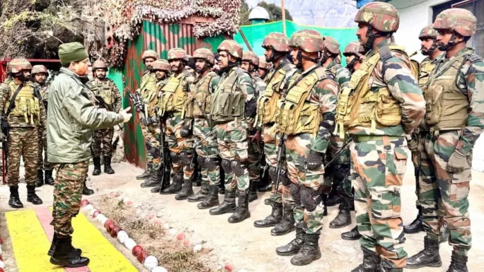 किश्तवाड़ में जीओसी लेफ्टिनेंट जनरल नवीन सचदेव ने लिया तैयरियों का जायजा (जागरण फोटो)