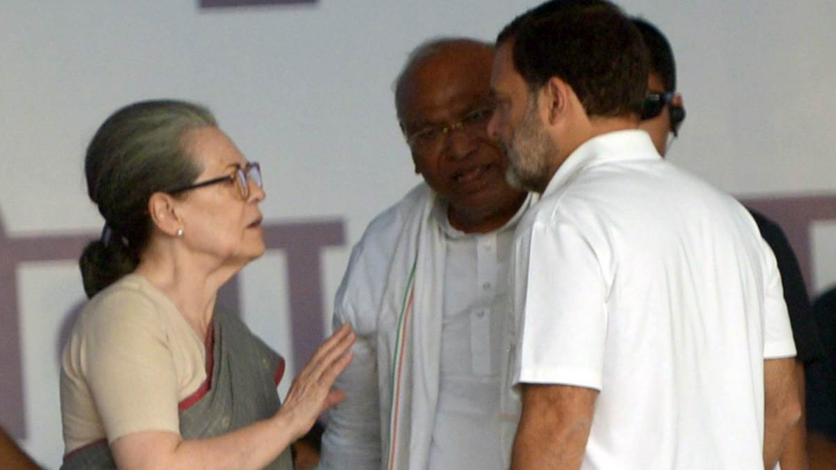 https://www.jagranimages.com/images/newimg/10122024/10_12_2024-sonia_gandhi_kharge_rahul_gandhi_23845331.jpg
