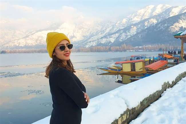 गरिमा गाेयल इन दिनों शूटिंग के लिए नेटफ्लिक्स की टीम के साथ कश्मीर में हैं।