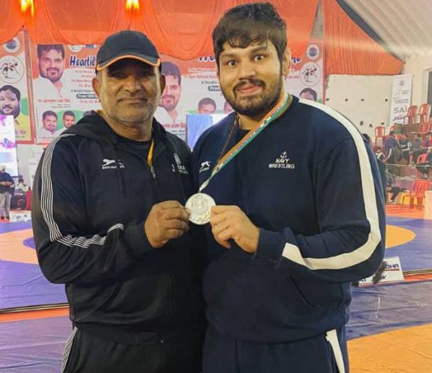 jaijawanti wrestler pushpendra malik won silver medal in national wrestling competition