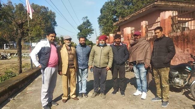 thieves stole 35 tola jewellery rs 2 lakh cash