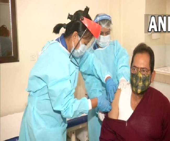 मुख्तार अब्बास नकवी ने लोगों से टीकाकरण कराने का किया आग्रह