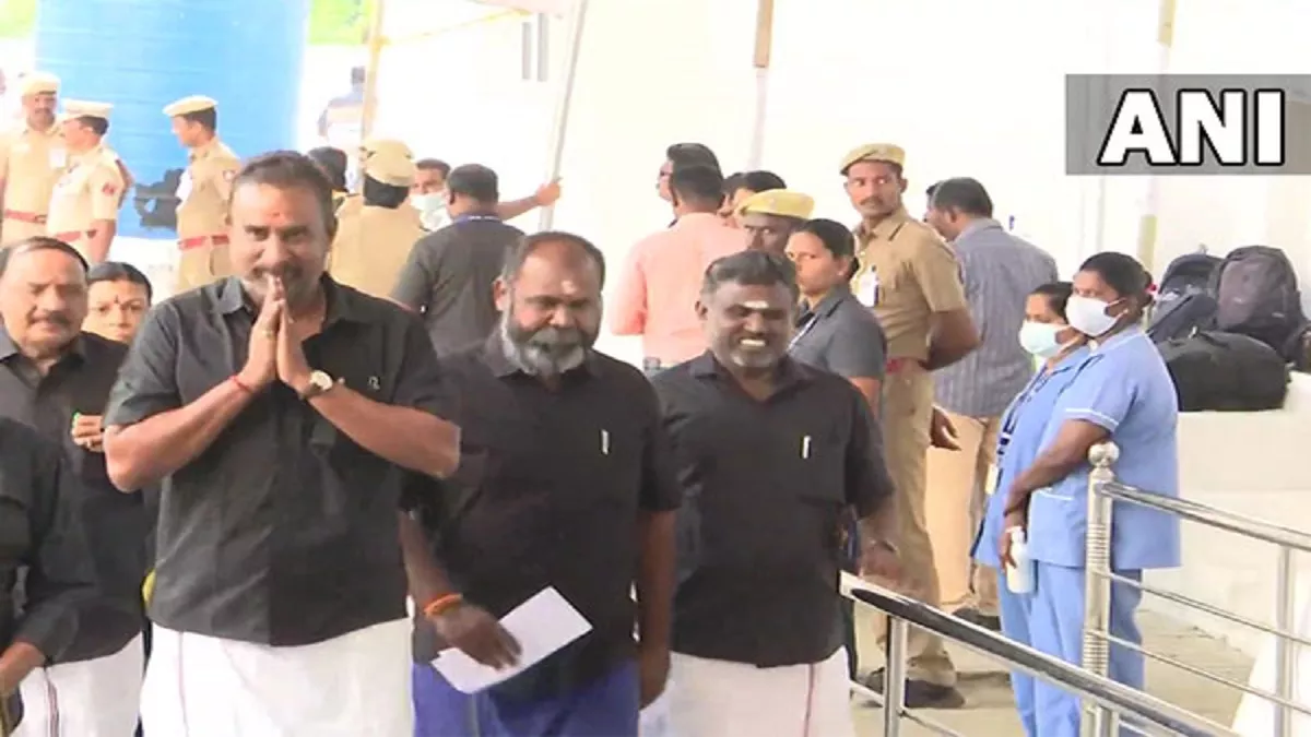 Tamilnadu: डीएमके सरकार के विरोध में काली शर्ट में विधानसभा पहुंचे AIADMK के विधायक