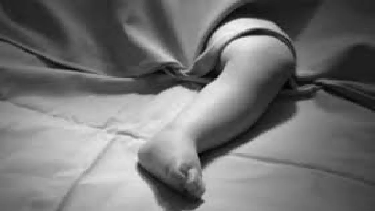 डेढ़ वर्षीया पुत्री नंदनी कुमारी की मौत सोमवार शाम नाली में डूबने से हो गई।