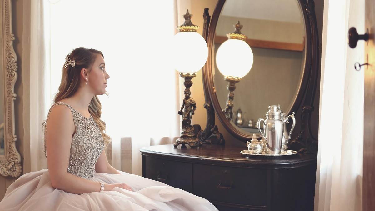 Designer Dressing Table: तैयार होने के लिए ये ड्रेसिंग टेबल देंगी आपका साथ, डिज़ाइन ऐसे की हर कोई होगा दीवाना