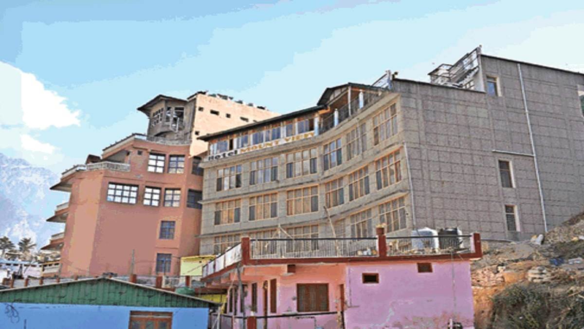 https://www.jagranimages.com/images/newimg/11012023/11_01_2023-hotel_mount_joshimath_23291153.jpg