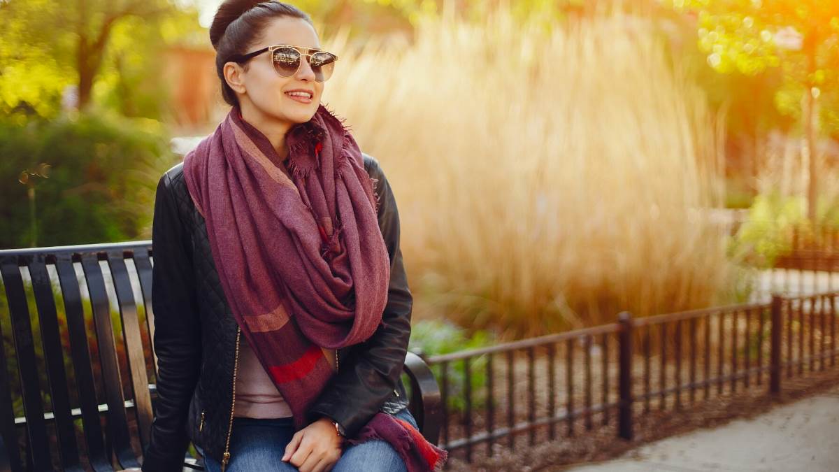 https://www.jagranimages.com/images/newimg/11012023/11_01_2023-scarf_styling_f_23291148.jpg