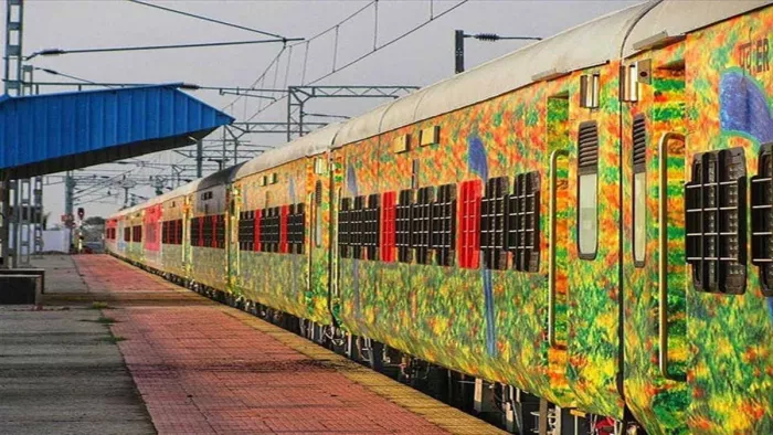 पुणे-हावड़ा वातानुकूलित दुरंतो एक्सप्रेस को तीन दिन पुनर्निधारित।