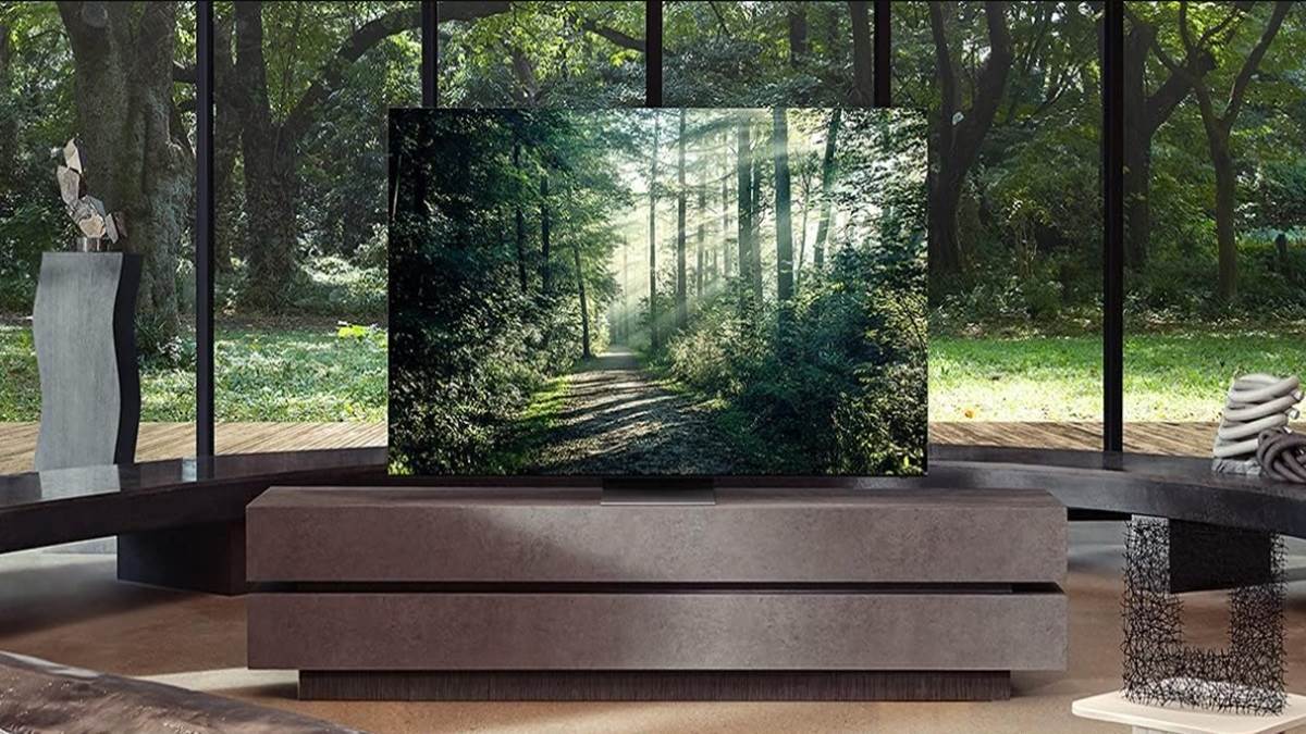 बुरी तरह गिर गई Samsung के तगड़े फीचर्स वाले QLED TV की कीमत, तड़ातड़ ऑर्डर कर रहे ग्राहक
