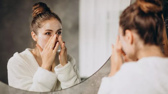 मेकअप हटाने के लिए इस्तेमाल करिए ये घरेलू ट्रिक्स