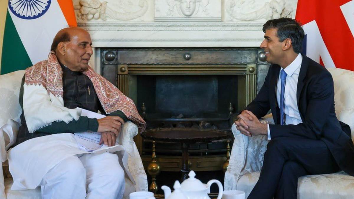 https://www.jagranimages.com/images/newimg/11012024/11_01_2024-rajnath_singh_uk_visit_23627035.jpg