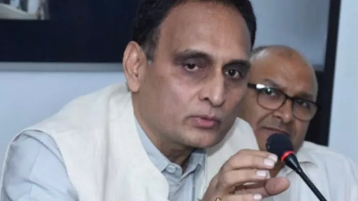 राकेश सिन्हा ने कांग्रेस और अखिलेश यादव पर बोला हमला (जागरण)